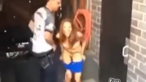Company manger fuck female staff behind a door
